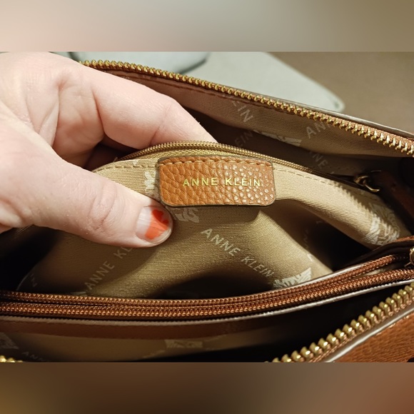 Anne Klein Handbag - Picture 3 of 4